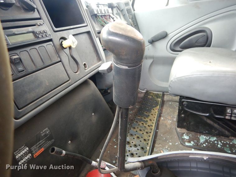 image for item IV9706 2006 International 4400  dump truck