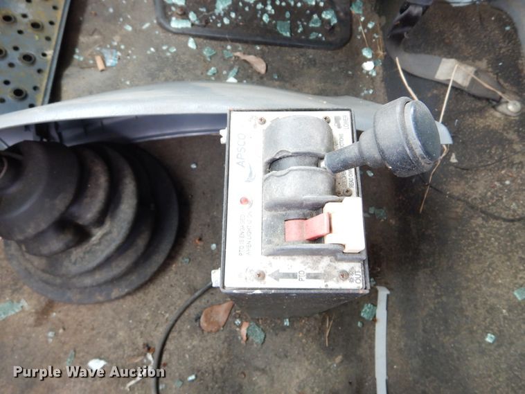 image for item IV9706 2006 International 4400  dump truck