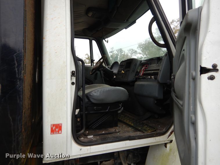 image for item IV9706 2006 International 4400  dump truck