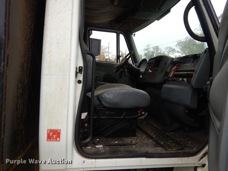 image for item IV9706 2006 International 4400  dump truck