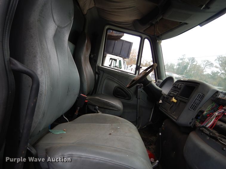 image for item IV9706 2006 International 4400  dump truck