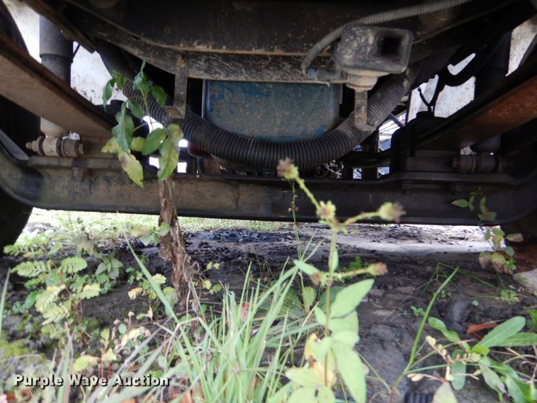 image for item IV9706 2006 International 4400  dump truck