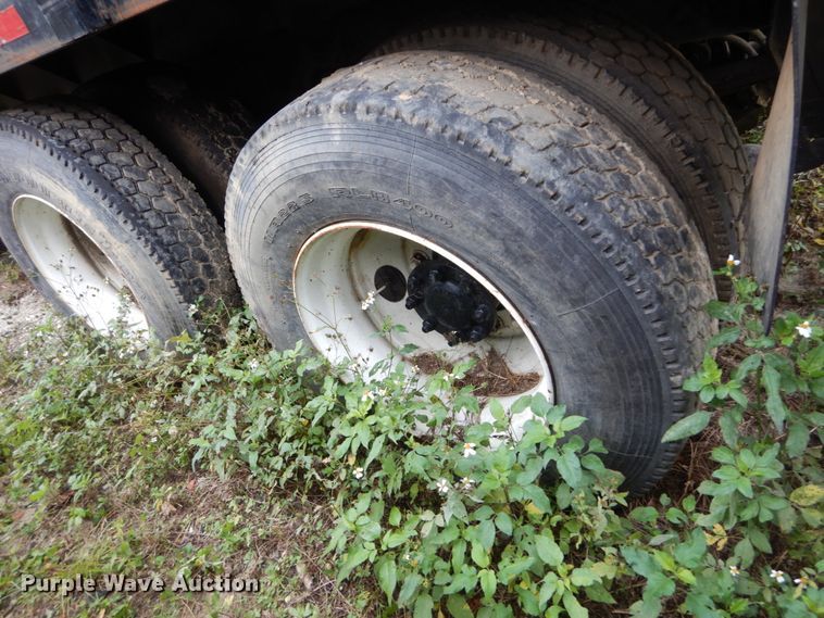 image for item IV9706 2006 International 4400  dump truck