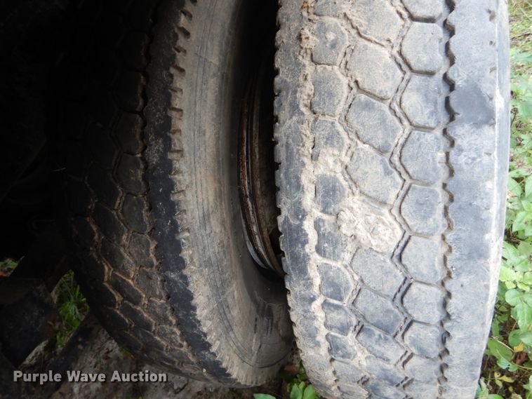 image for item IV9706 2006 International 4400  dump truck