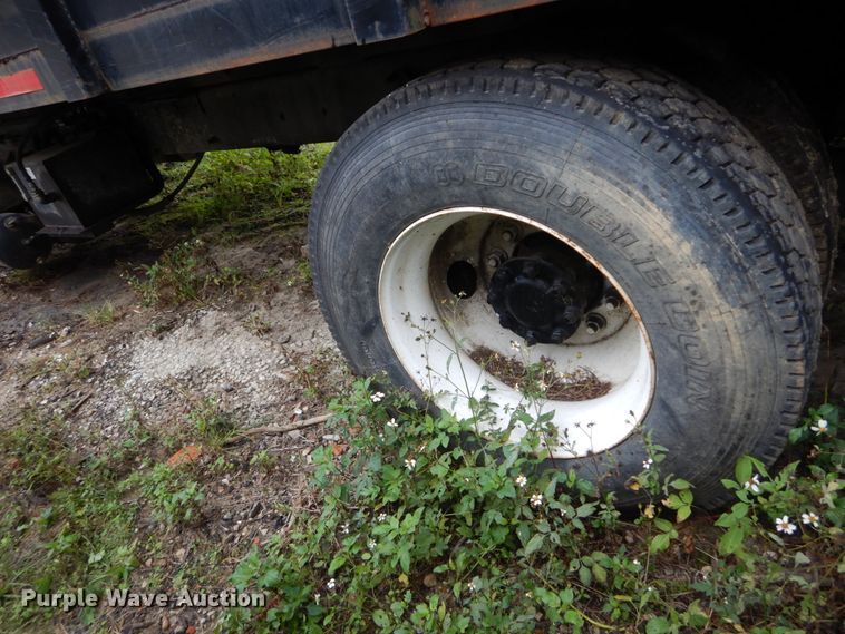 image for item IV9706 2006 International 4400  dump truck