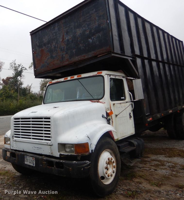image for item IV9707 1992 International 4700  dump truck