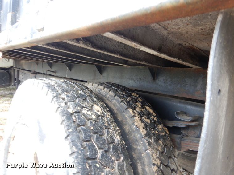 image for item IV9707 1992 International 4700  dump truck