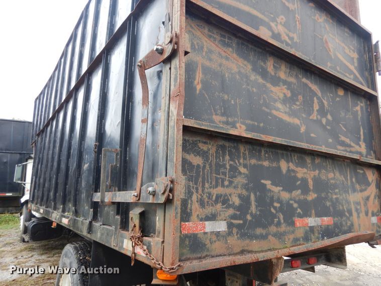 image for item IV9707 1992 International 4700  dump truck