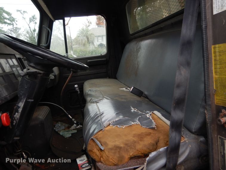 image for item IV9707 1992 International 4700  dump truck