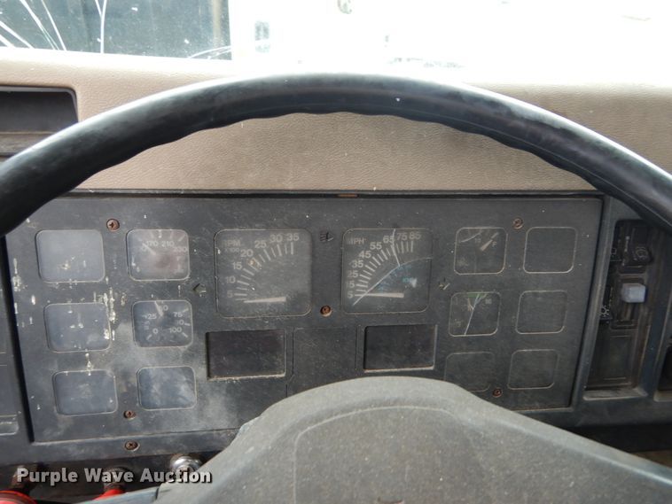 image for item IV9707 1992 International 4700  dump truck