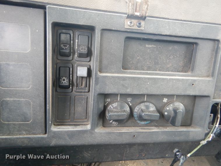 image for item IV9707 1992 International 4700  dump truck