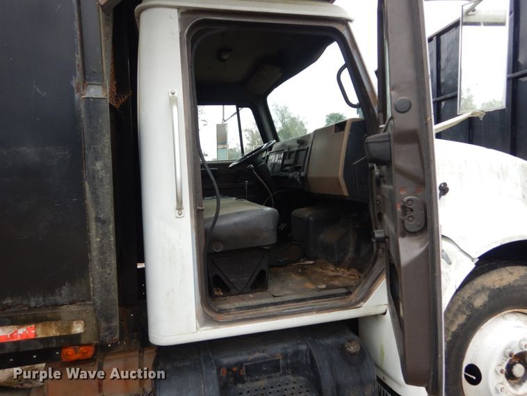 image for item IV9707 1992 International 4700  dump truck