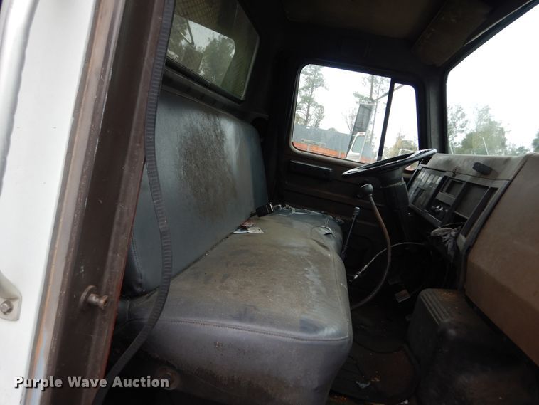 image for item IV9707 1992 International 4700  dump truck