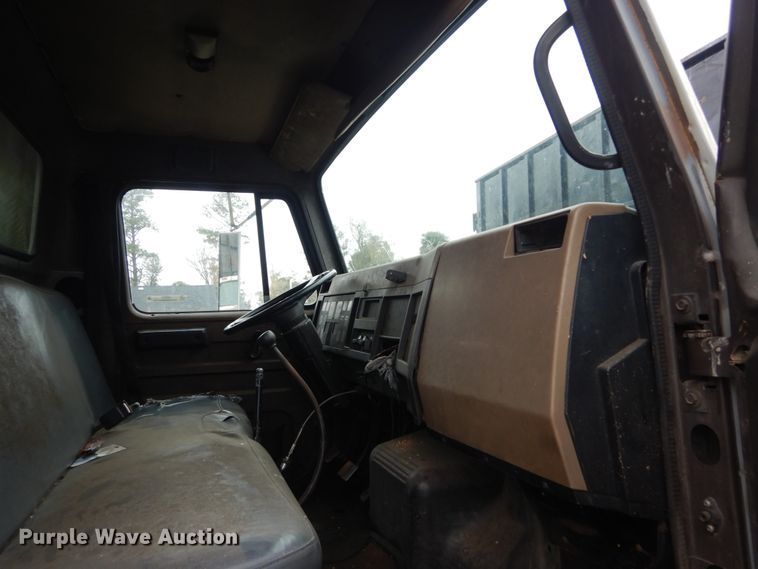 image for item IV9707 1992 International 4700  dump truck