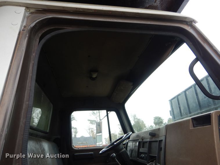 image for item IV9707 1992 International 4700  dump truck