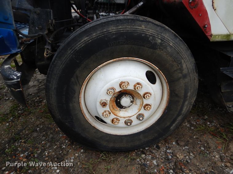 image for item IV9707 1992 International 4700  dump truck