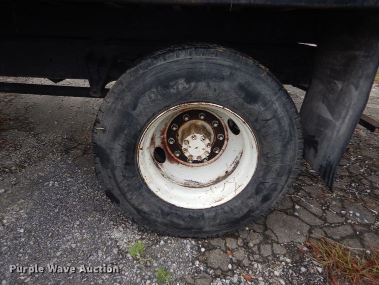 image for item IV9707 1992 International 4700  dump truck