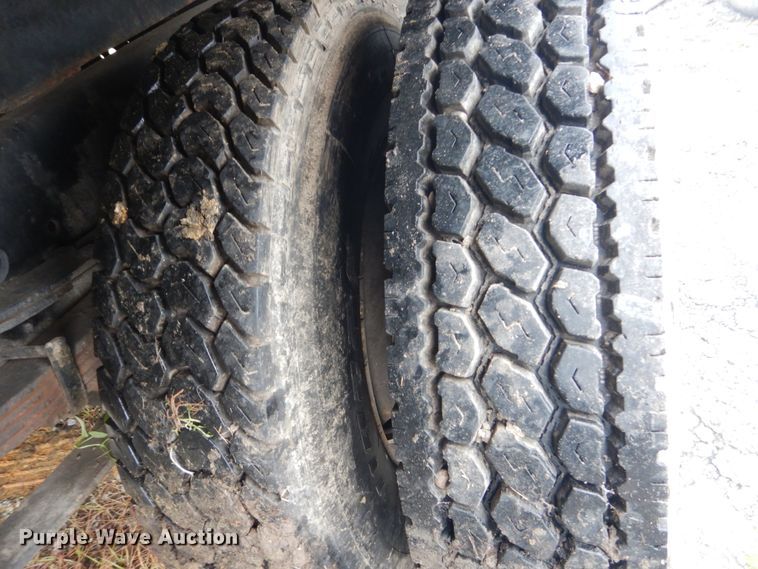 image for item IV9707 1992 International 4700  dump truck