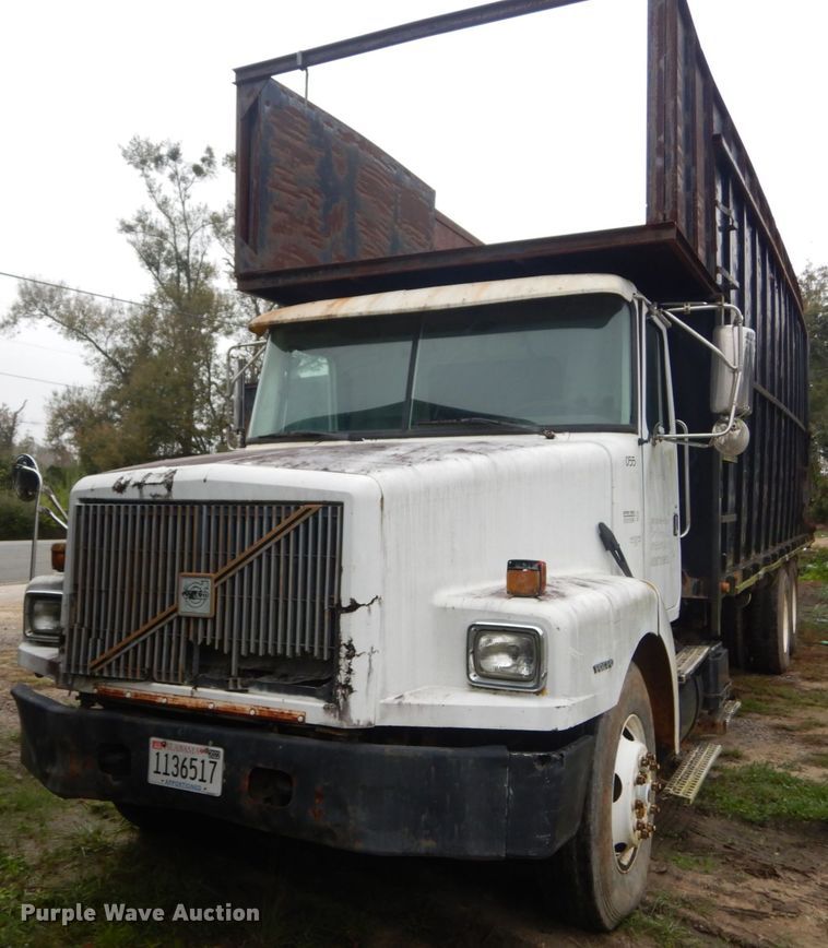 image for item IV9709 1997 Volvo WG  dump truck