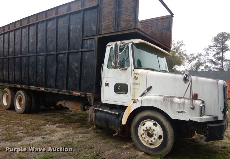image for item IV9709 1997 Volvo WG  dump truck