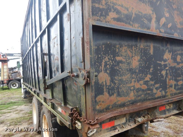 image for item IV9709 1997 Volvo WG  dump truck