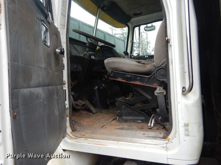 image for item IV9709 1997 Volvo WG  dump truck