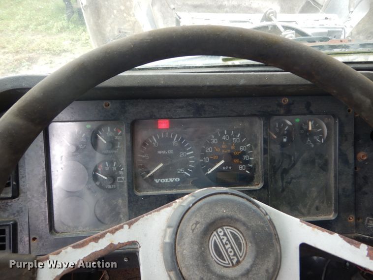 image for item IV9709 1997 Volvo WG  dump truck