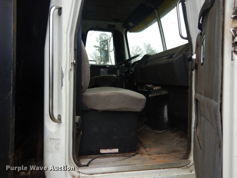 image for item IV9709 1997 Volvo WG  dump truck