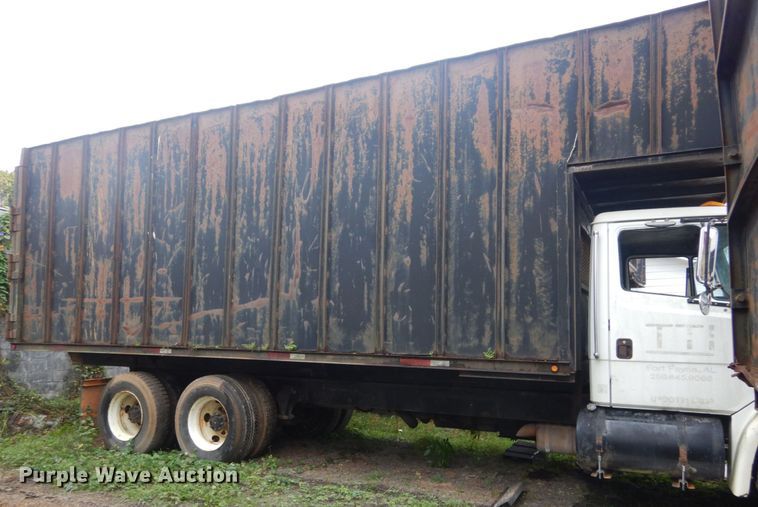 image for item IV9710 2000 Freightliner FL70  dump truck