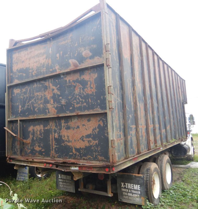 image for item IV9710 2000 Freightliner FL70  dump truck