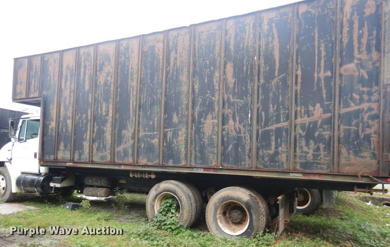 image for item IV9710 2000 Freightliner FL70  dump truck