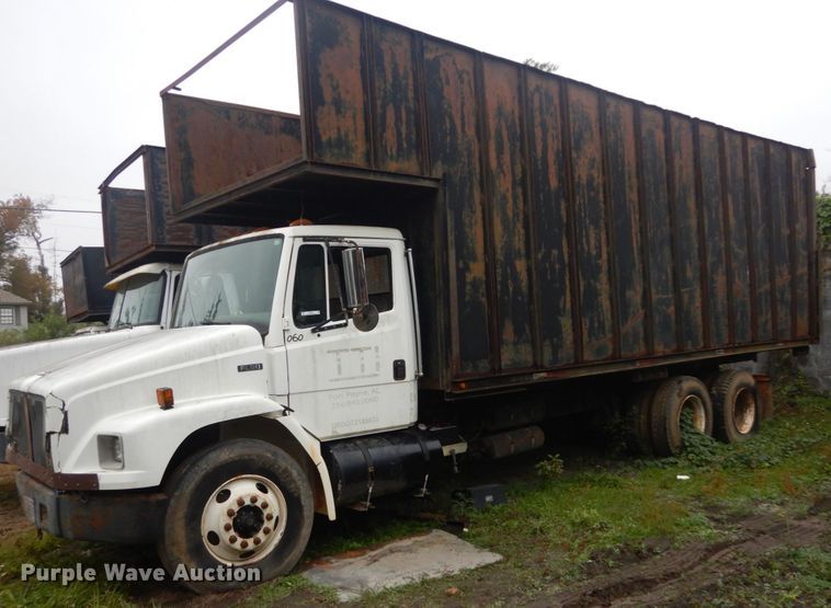 image for item IV9710 2000 Freightliner FL70  dump truck