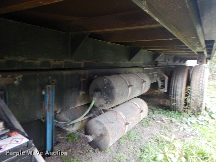 image for item IV9710 2000 Freightliner FL70  dump truck