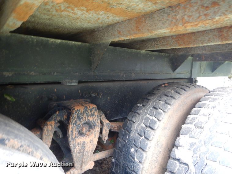 image for item IV9710 2000 Freightliner FL70  dump truck