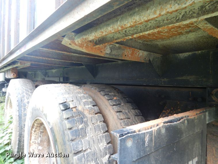 image for item IV9710 2000 Freightliner FL70  dump truck