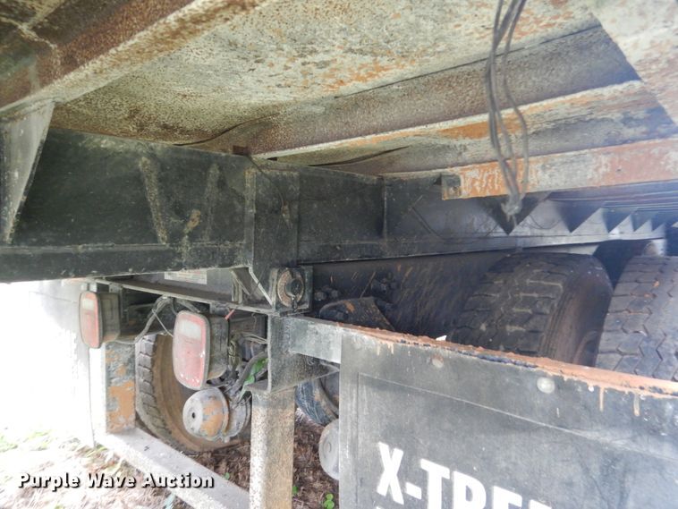 image for item IV9710 2000 Freightliner FL70  dump truck