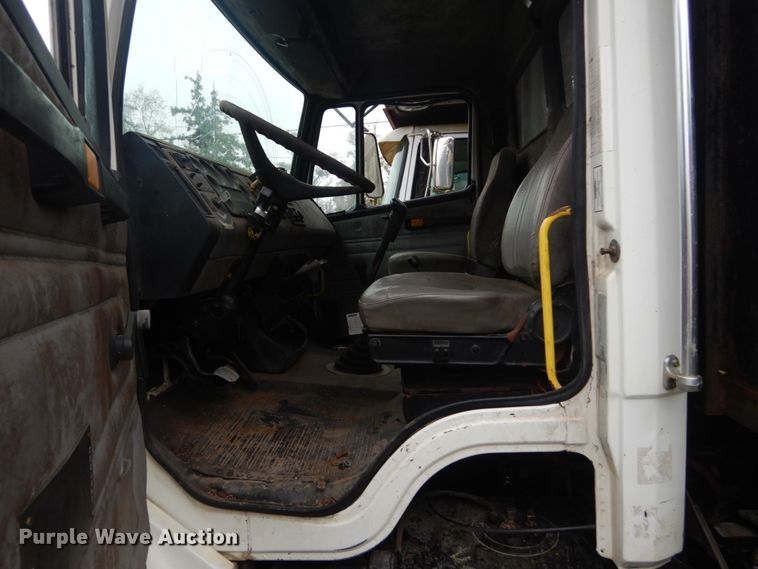 image for item IV9710 2000 Freightliner FL70  dump truck
