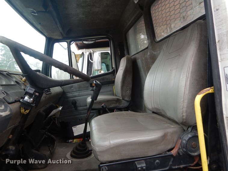 image for item IV9710 2000 Freightliner FL70  dump truck