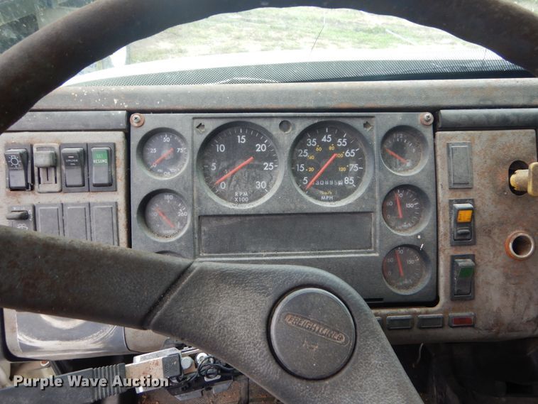 image for item IV9710 2000 Freightliner FL70  dump truck