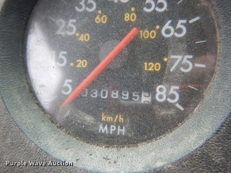 image for item IV9710 2000 Freightliner FL70  dump truck