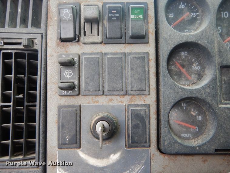 image for item IV9710 2000 Freightliner FL70  dump truck