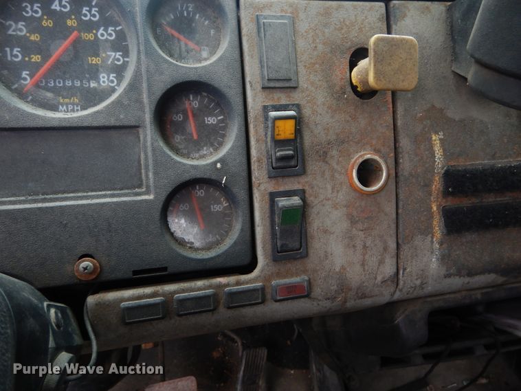 image for item IV9710 2000 Freightliner FL70  dump truck