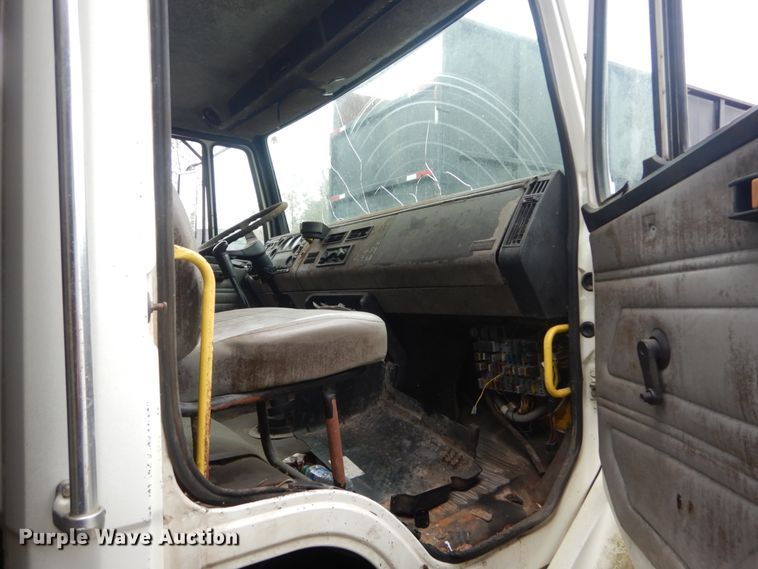 image for item IV9710 2000 Freightliner FL70  dump truck
