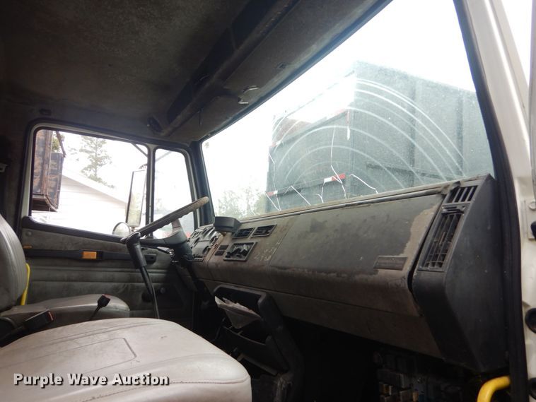 image for item IV9710 2000 Freightliner FL70  dump truck