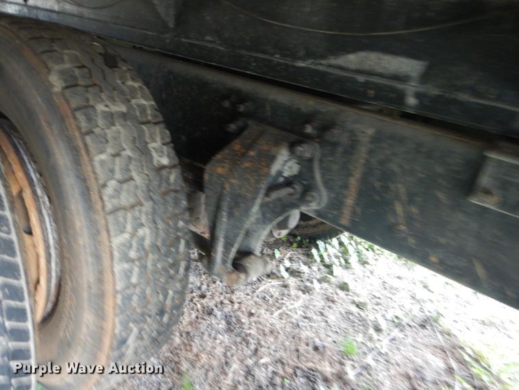 image for item IV9710 2000 Freightliner FL70  dump truck