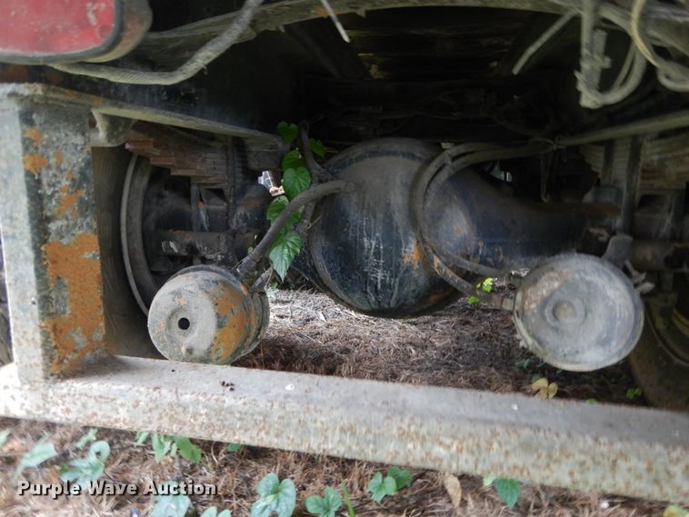 image for item IV9710 2000 Freightliner FL70  dump truck