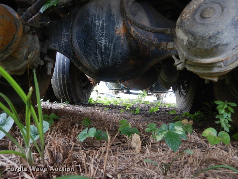 image for item IV9710 2000 Freightliner FL70  dump truck