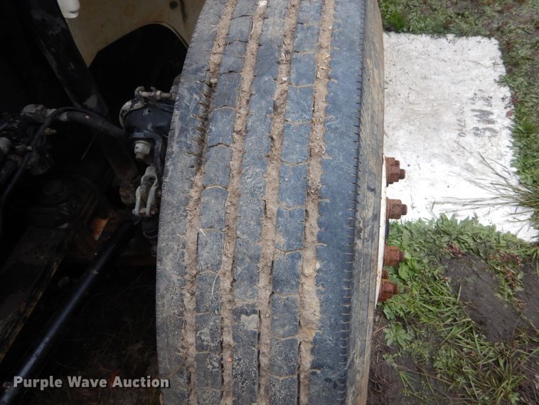 image for item IV9710 2000 Freightliner FL70  dump truck