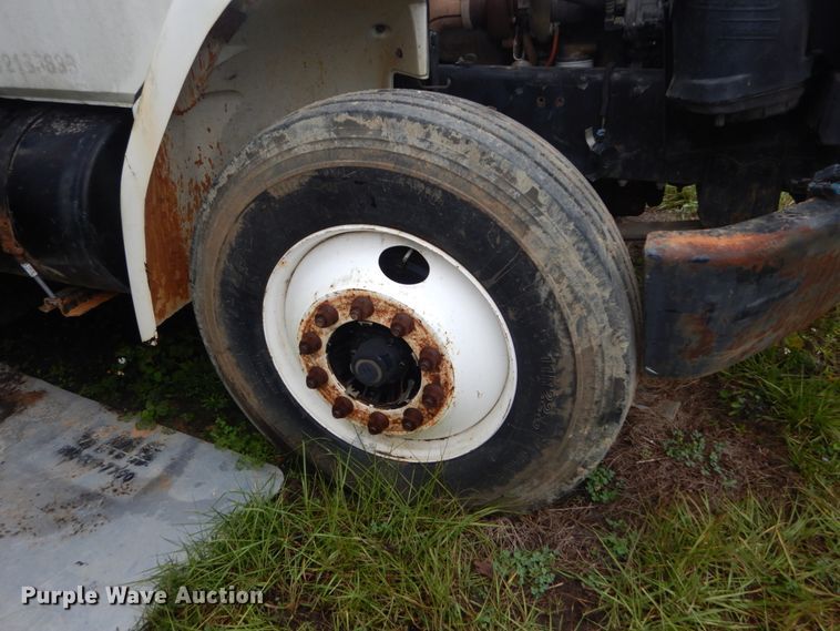 image for item IV9710 2000 Freightliner FL70  dump truck