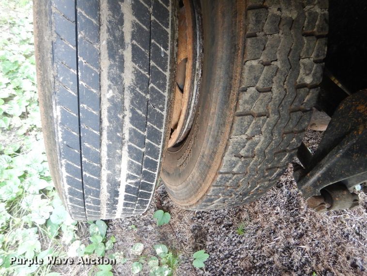 image for item IV9710 2000 Freightliner FL70  dump truck